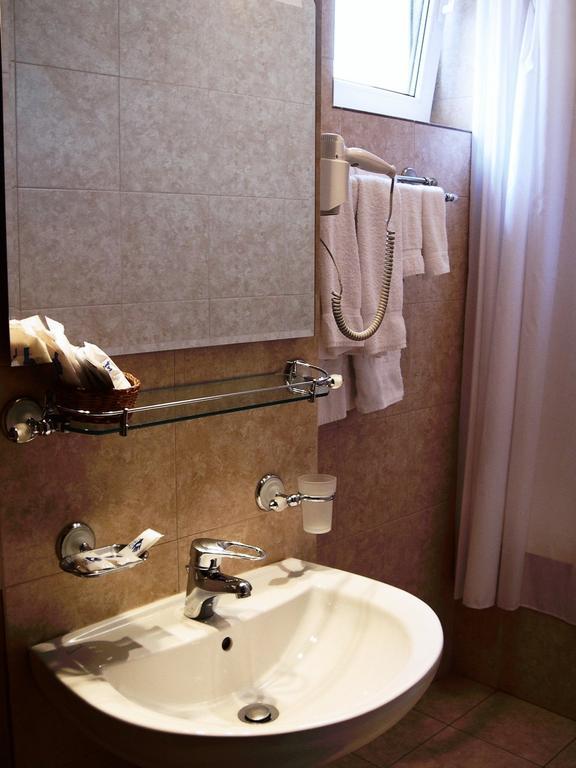 בוקרשט Hotel Piccolo Mondo חדר תמונה